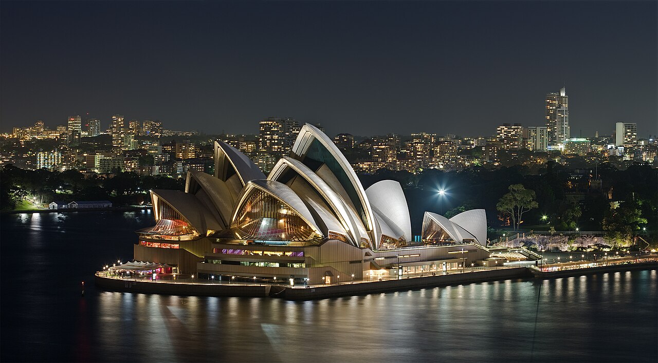 Sydney Opera House sails on Sydney Harbour